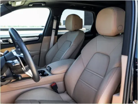 More photos of 2022 Porsche Cayenne Platinum Edition at Porsche Austin, TX