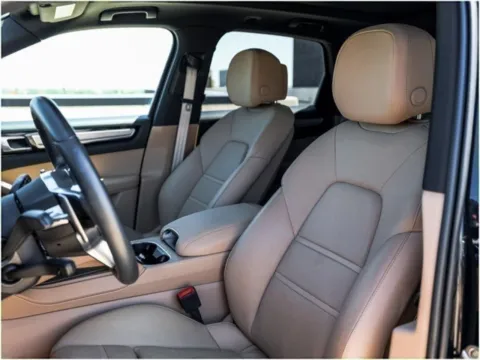 More photos of 2022 Porsche Cayenne Platinum Edition at Porsche Austin, TX