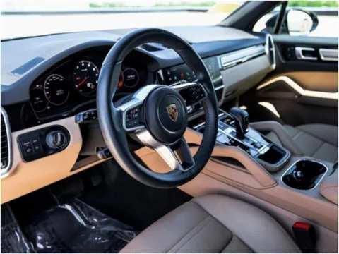 More photos of 2022 Porsche Cayenne Platinum Edition at Porsche Austin, TX
