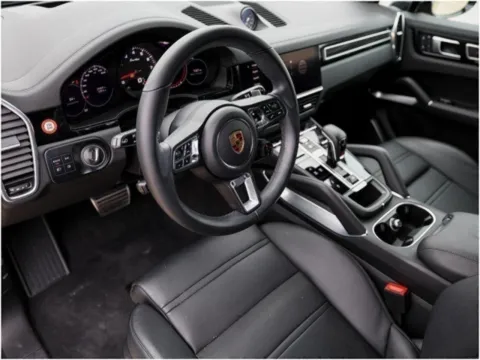 More photos of 2022 Porsche Cayenne Turbo at Porsche Austin, TX