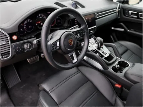 More photos of 2022 Porsche Cayenne Turbo at Porsche Austin, TX