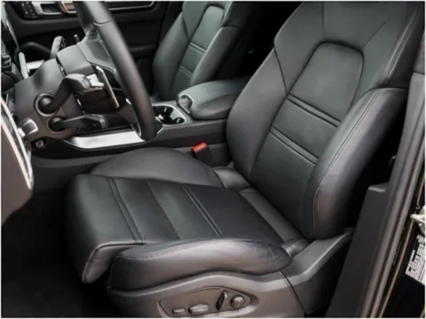 More photos of 2022 Porsche Cayenne Turbo at Porsche Austin, TX