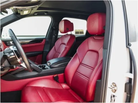 More photos of 2023 Porsche Cayenne at Porsche Austin, TX