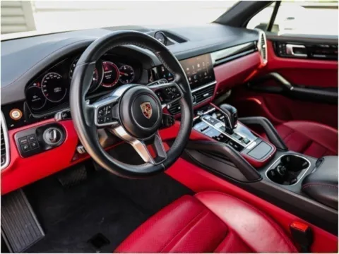 More photos of 2023 Porsche Cayenne at Porsche Austin, TX