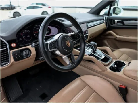 More photos of 2023 Porsche Cayenne Platinum Edition at Porsche Austin, TX
