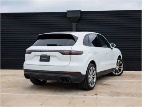 More photos of 2023 Porsche Cayenne Platinum Edition at Porsche Austin, TX