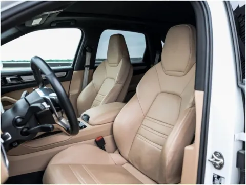 More photos of 2023 Porsche Cayenne Platinum Edition at Porsche Austin, TX