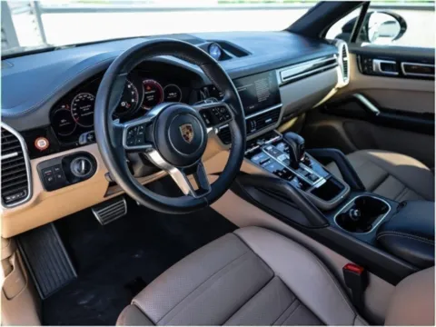 More photos of 2022 Porsche Cayenne S Platinum Edition at Porsche Austin, TX