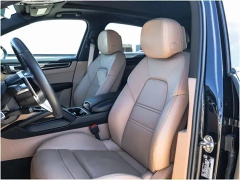 More photos of 2022 Porsche Cayenne S Platinum Edition at Porsche Austin, TX
