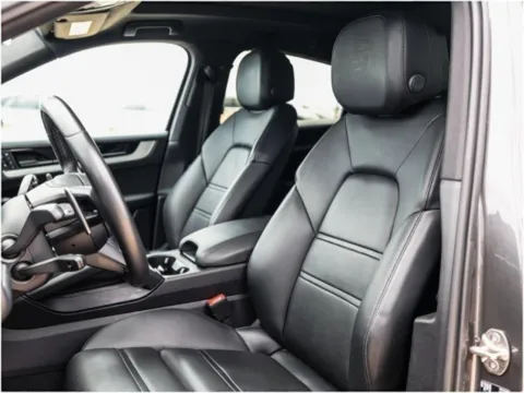 More photos of 2024 Porsche Cayenne Coupe at Porsche Austin, TX