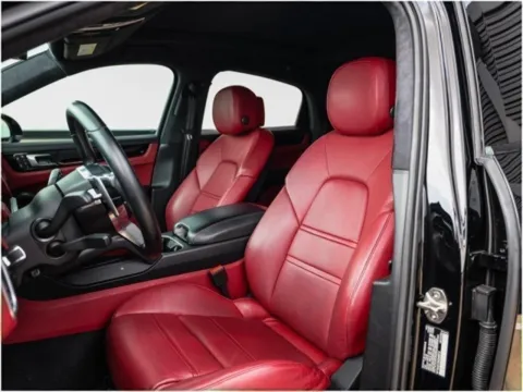 More photos of 2022 Porsche Cayenne at Porsche Austin, TX