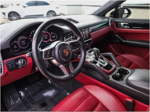 More photos of 2022 Porsche Cayenne at Porsche Austin, TX