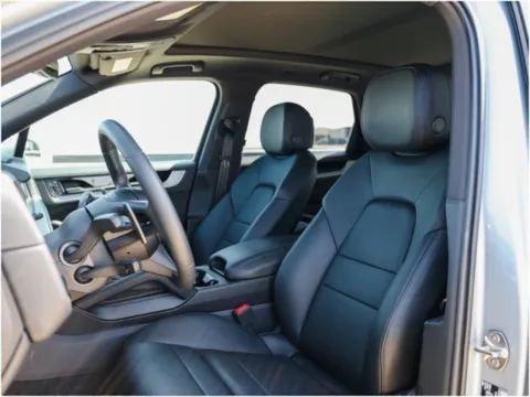 More photos of 2025 Porsche Cayenne at Porsche Austin, TX
