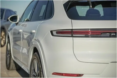 More photos of 2025 Porsche Cayenne at Porsche Austin, TX