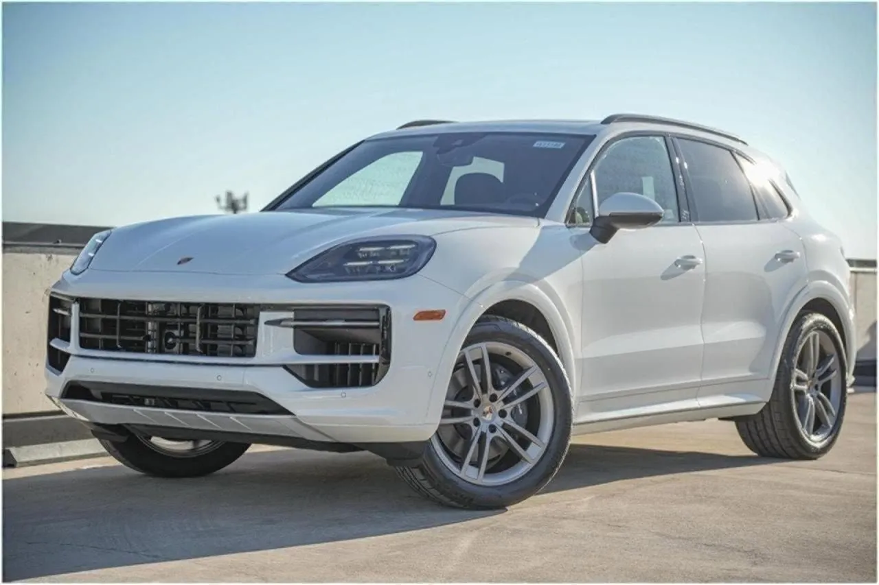 2025 Porsche Cayenne Base