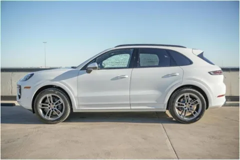 More photos of 2025 Porsche Cayenne at Porsche Austin, TX