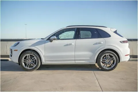 More photos of 2025 Porsche Cayenne at Porsche Austin, TX