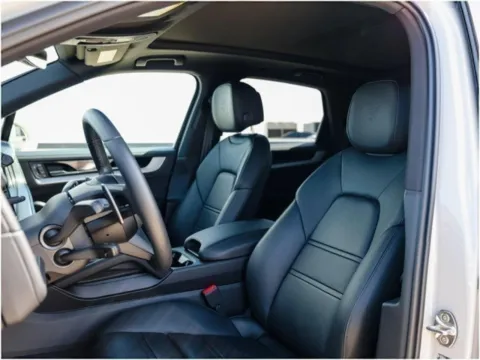 More photos of 2025 Porsche Cayenne at Porsche Austin, TX