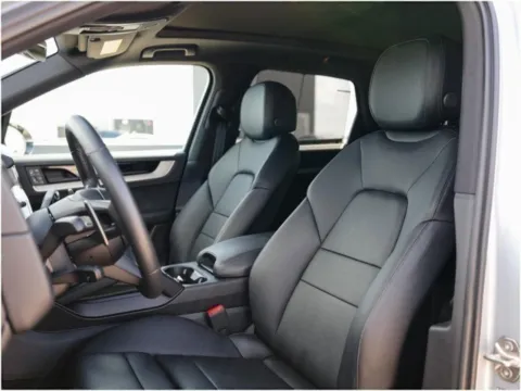 More photos of 2025 Porsche Cayenne at Porsche Austin, TX