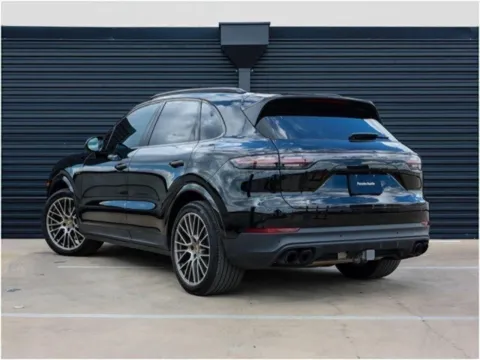 Another view of 2023 Porsche Cayenne Platinum Edition E-Hybrid for sale in Austin, TX at Porsche Austin