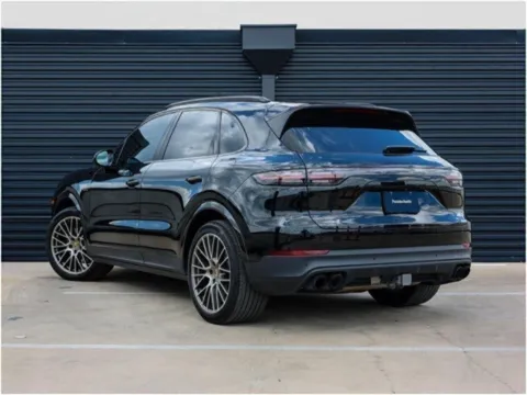 Another view of 2023 Porsche Cayenne Platinum Edition E-Hybrid for sale in Austin, TX at Porsche Austin