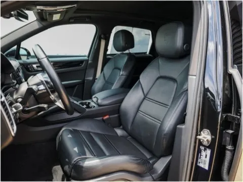 More photos of 2023 Porsche Cayenne Platinum Edition E-Hybrid at Porsche Austin, TX