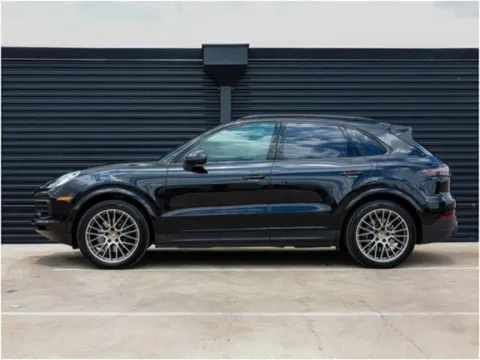 Photos of 2023 Porsche Cayenne Platinum Edition E-Hybrid for sale in Austin, TX at Porsche Austin