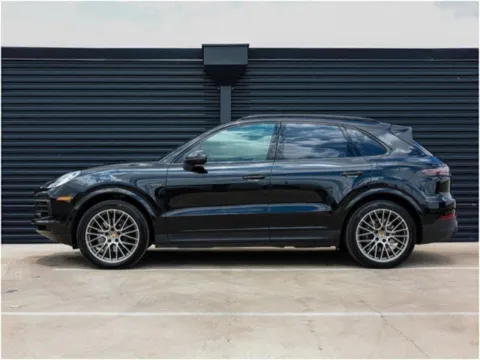 Photos of 2023 Porsche Cayenne Platinum Edition E-Hybrid for sale in Austin, TX at Porsche Austin