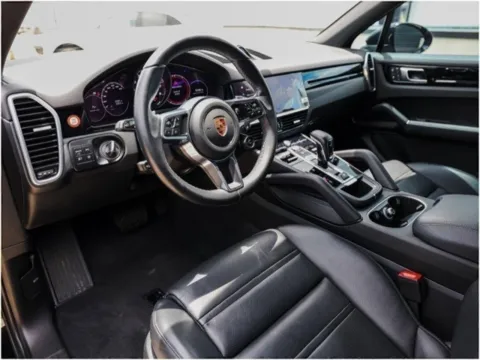 More photos of 2023 Porsche Cayenne Platinum Edition E-Hybrid at Porsche Austin, TX