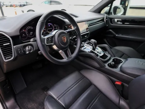 More photos of 2023 Porsche Cayenne at Porsche Austin, TX