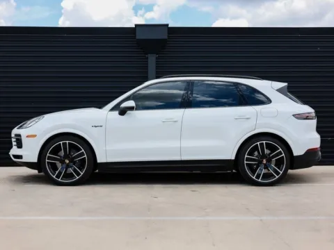 Photos of 2023 Porsche Cayenne for sale in Austin, TX at Porsche Austin