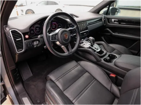 More photos of 2023 Porsche Cayenne at Porsche Austin, TX