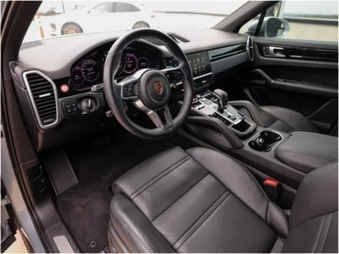More photos of 2023 Porsche Cayenne at Porsche Austin, TX