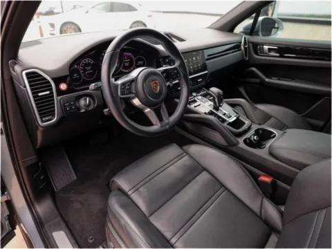 More photos of 2023 Porsche Cayenne at Porsche Austin, TX