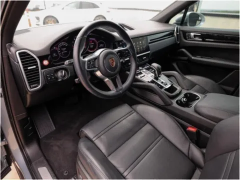 More photos of 2023 Porsche Cayenne at Porsche Austin, TX