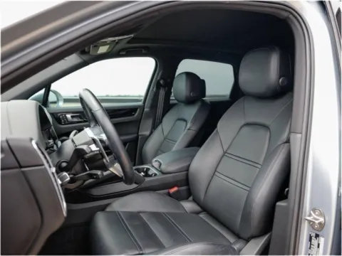 More photos of 2023 Porsche Cayenne at Porsche Austin, TX