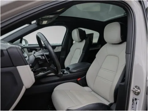More photos of 2024 Porsche Cayenne Coupe at Porsche Austin, TX