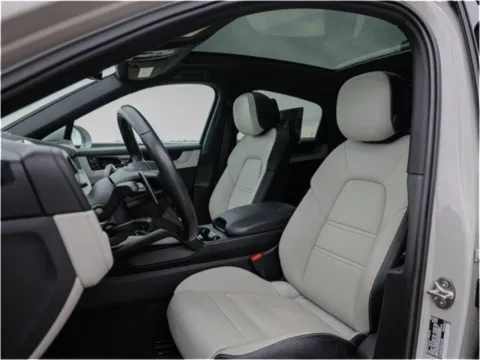 More photos of 2024 Porsche Cayenne Coupe at Porsche Austin, TX