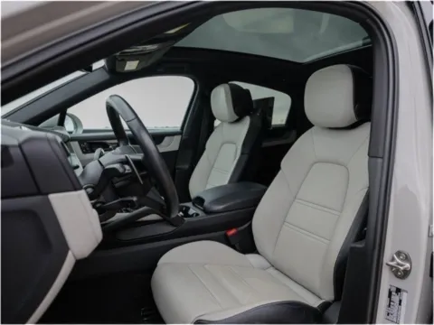 More photos of 2024 Porsche Cayenne Coupe at Porsche Austin, TX