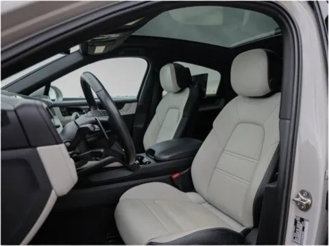 More photos of 2024 Porsche Cayenne Coupe at Porsche Austin, TX