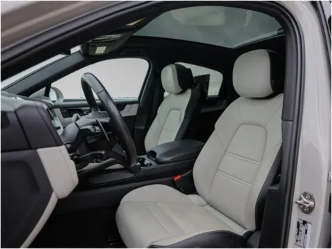 More photos of 2024 Porsche Cayenne Coupe at Porsche Austin, TX