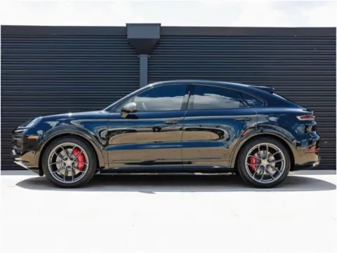 Photos of 2024 Porsche Cayenne S for sale in Austin, TX at Porsche Austin