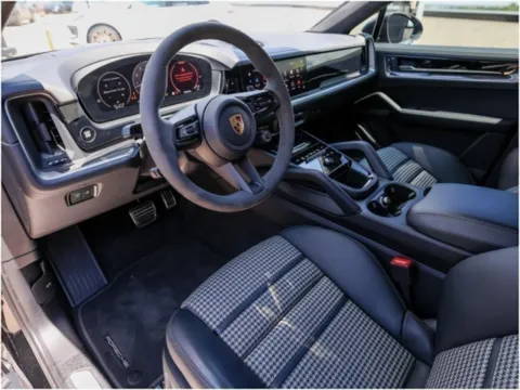 More photos of 2024 Porsche Cayenne S at Porsche Austin, TX