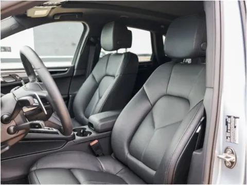More photos of 2025 Porsche Macan at Porsche Austin, TX