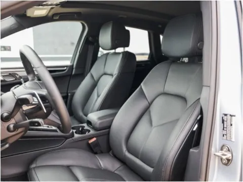 More photos of 2025 Porsche Macan at Porsche Austin, TX