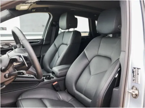 More photos of 2025 Porsche Macan at Porsche Austin, TX
