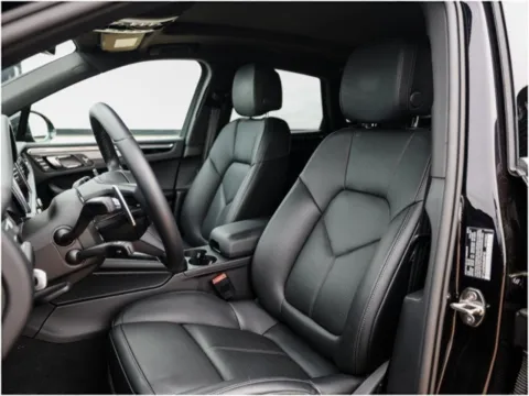 More photos of 2025 Porsche Macan at Porsche Austin, TX