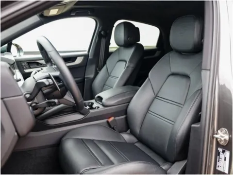 More photos of 2025 Porsche Cayenne Coupe at Porsche Austin, TX