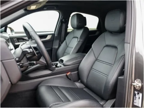 More photos of 2025 Porsche Cayenne Coupe at Porsche Austin, TX