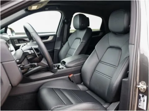 More photos of 2025 Porsche Cayenne Coupe at Porsche Austin, TX